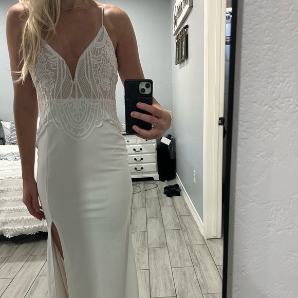 Beautiful half laced zip up dress. Could be used for a beach wedding, prom etc. - Picture 5 of 7